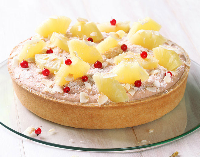 Tarta de piña con frutas frescas