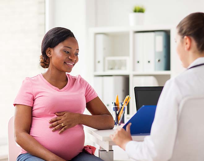 Consulta prenatal con proveedor médico