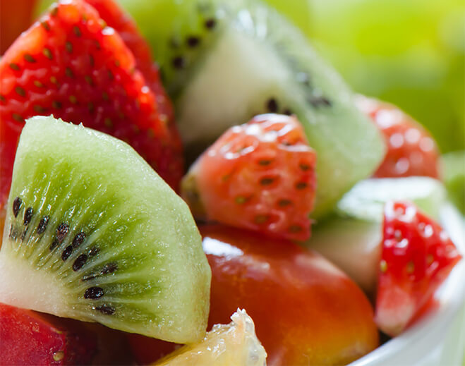 Frutas frescas variadas en tazón